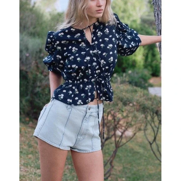 H&M Navy Yellow Daisy Floral Tie Front Blouce Puff Sleeves Top Woman's Size S - Picture 16 of 16